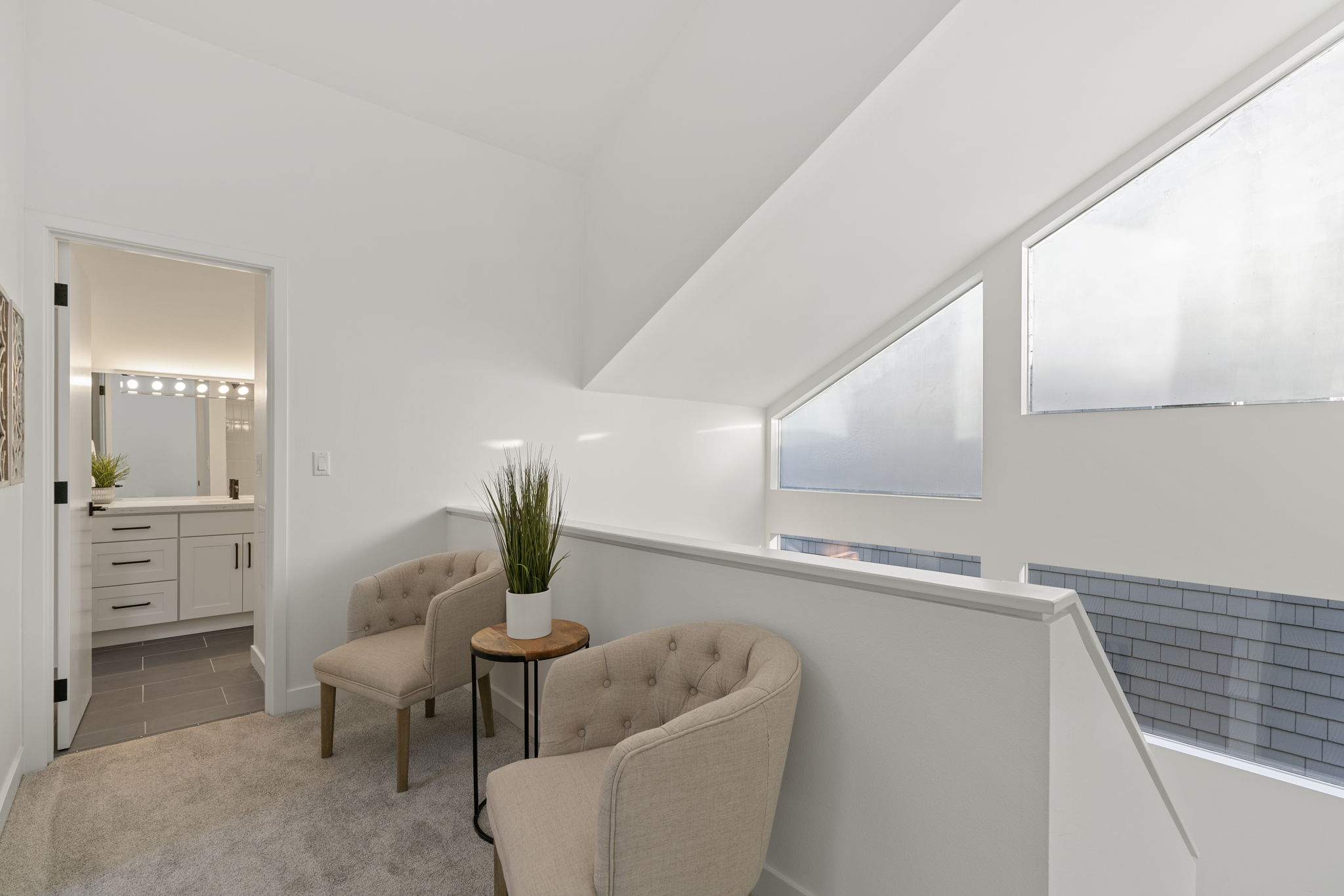 pic 6-623-bellevue-way-se