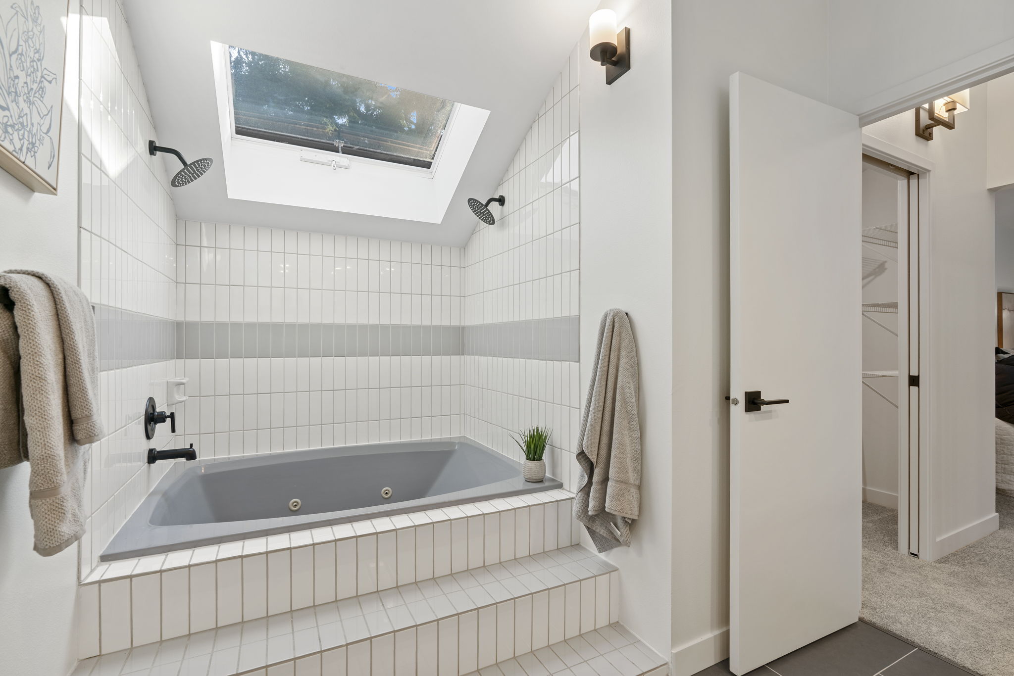 pic 5-623-bellevue-way-se